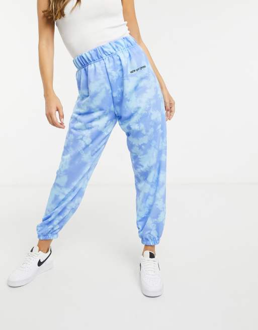 New Girl Order – Niebieskie joggersy dresowe z podwyższonym stanem i efektem tie-dye
