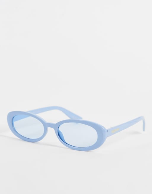 New Girl Order - Ovale zonnebril in jaren 90-stijl in pastelblauw