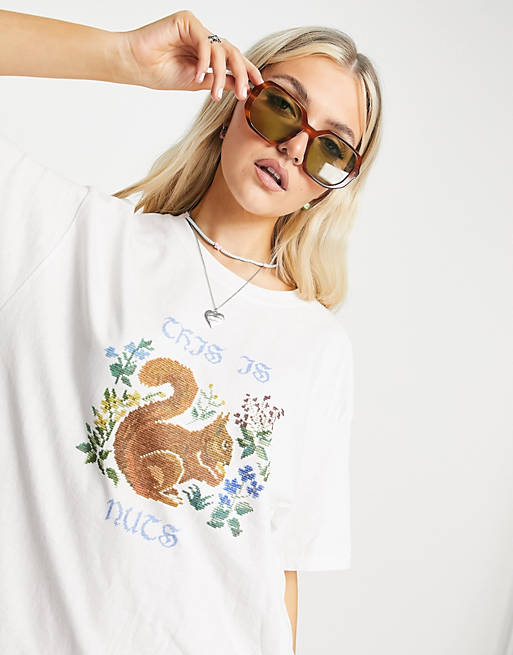New Girl Order - Oversized t-shirt met 'Nuts'-kruissteekprint