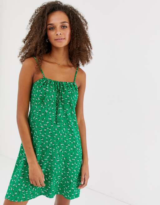 New Look - Abito verde raccolto sul davanti con allacciatura