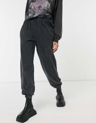 gray cuffed sweatpants