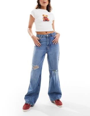 New Look - Adalae - Jeans in Mittelblau mit Zierrissen und weitem Bein