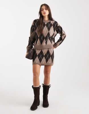New Look Argyle Crew Neck Sweater In Brown