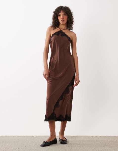 New Look - Asymmetrische midi jurk van satijn en kant met halternek in bruin - view 1