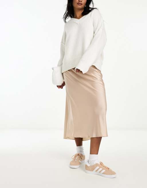New Look – Asymmetrischer Satin-Midirock in Steinbeige