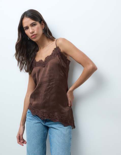 New Look – Asymmetrisches Longline-Camisole aus Satin in Braun mit Spitzenbesatz - view 1