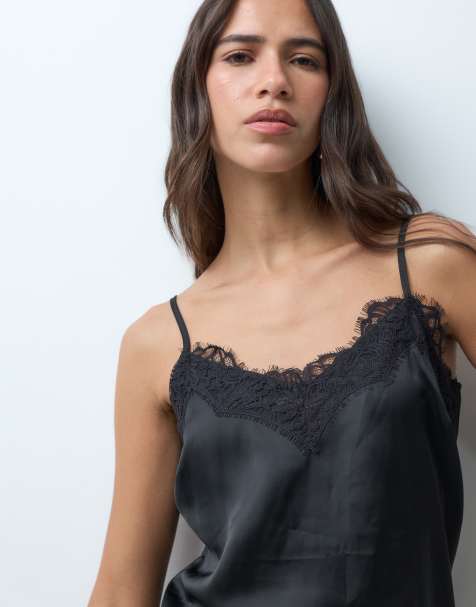 New Look – Asymmetrisches Longline-Camisole aus Satin in Schwarz mit Spitzenbesatz - view 1