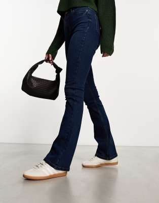 New Look - Ausgestellte Jeans in Blau