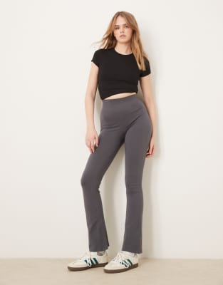 New Look - Ausgestellte Leggings in Grau