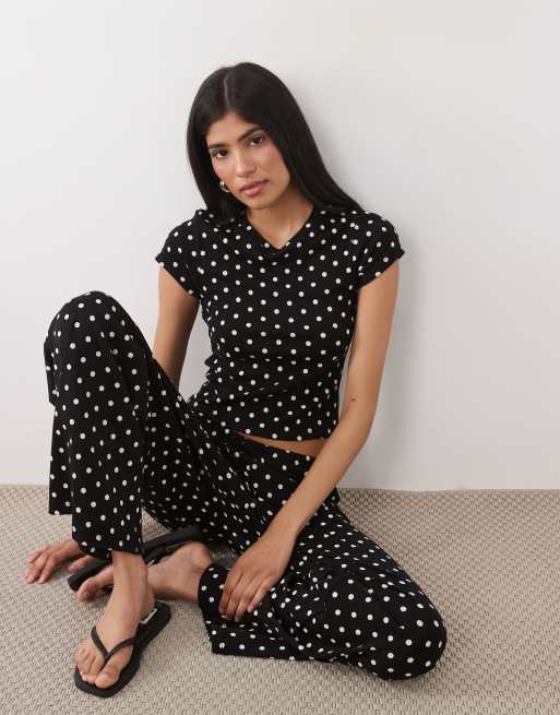New Look - Co-ord set van T-shirt met rechte hals en broek met wijde pijpen in zwart met stippen, 3 van 3