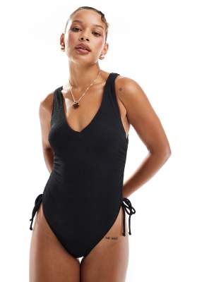 New Look - Badeanzug mit seitlicher Raffung in Schwarz