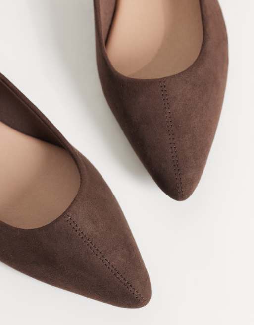 New Look - bailarinas de suedette con punta en marrón oscuro, 3 de 4
