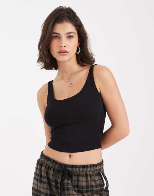New Look basic scoop cropped tank top in black