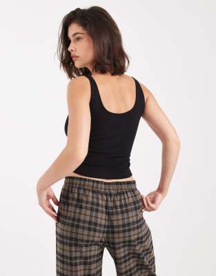 New Look Basic Scoop Cropped Tank Top In Black