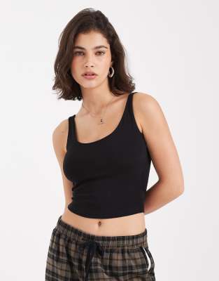 New Look - Basic-Trägertop in Schwarz mit Cropped-Länge und U-Ausschnitt