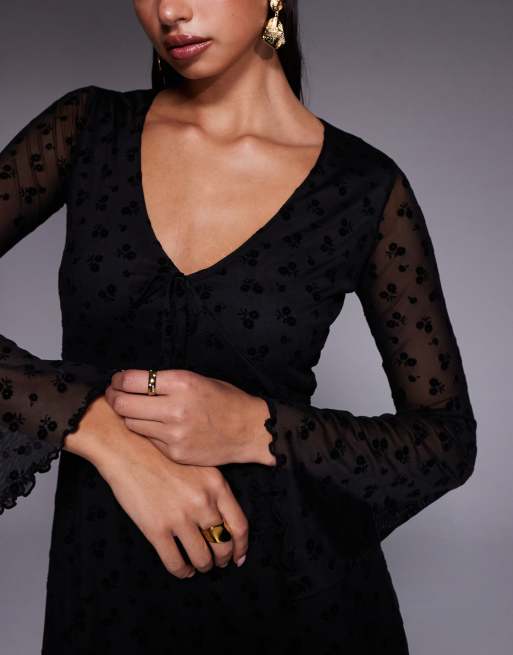 New Look – Beflocktes Netzstoff-Minikleid in Schwarz mit V-Ausschnitt, 4 von 4