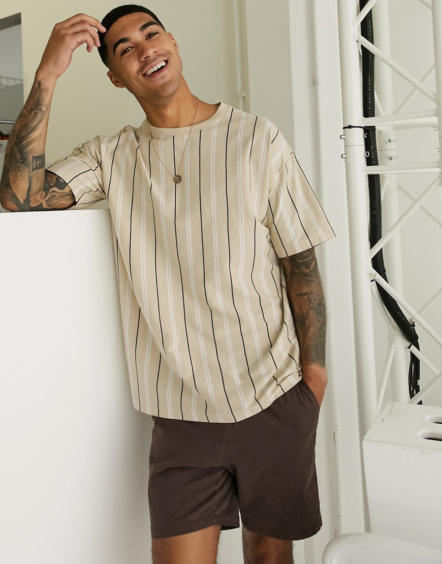 New Look – Beige t-shirt i oversize-modell med vertikala ränder-Sandfärgad