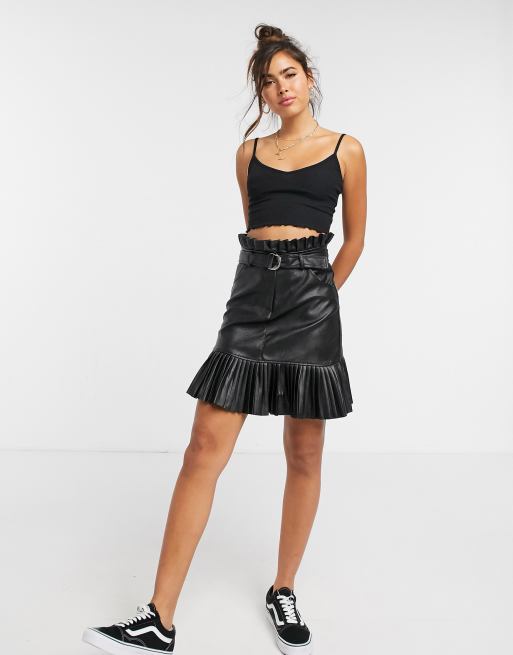 Black faux leather 2025 belted pleated mini skirt