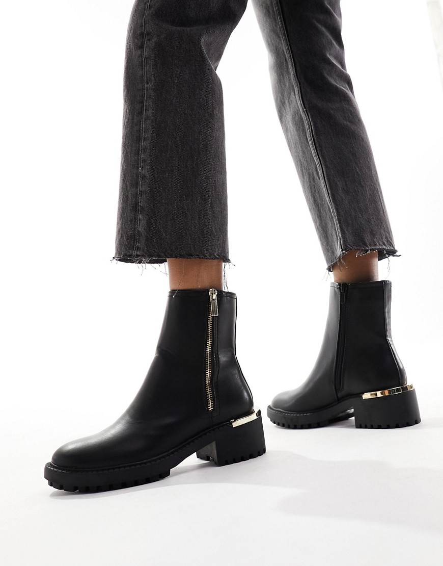 New Look Betty chunky chelsea boot with zip in black