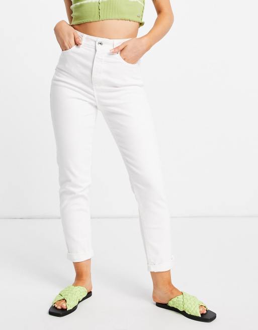 New Look – Białe jeansy mom o kroju podkreślającym talię
