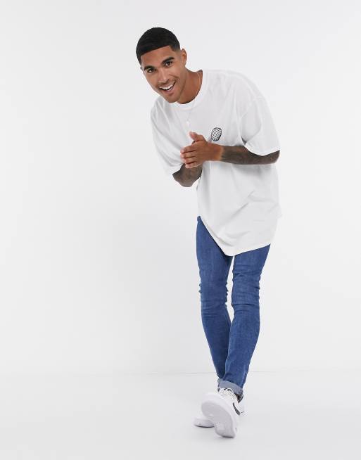 New Look – Biały T-shirt z nadrukiem z kulą ziemską