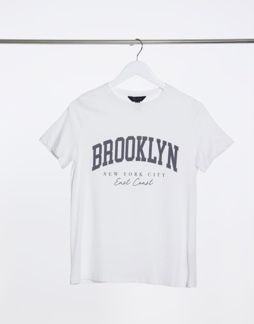 New Look – Biały T-shirt z napisem „Brooklyn”