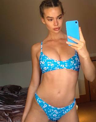 new look -  – Bikini-Hüftslip in Blau mit Streublümchenmuster