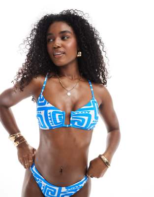 New Look - Bikinioberteil in Blau mit Wirbelmuster und U-Ausschnitt