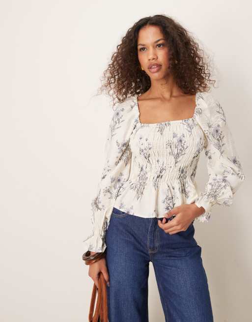 New Look – Blommig smockad topp i milkmaid-modell med långa ärmar, 4 av 4