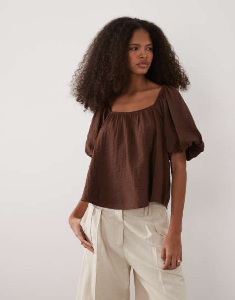 New Look - Blusa in tessuto stropicciato marrone scuro con scollo squadrato e maniche a sbuffo - view 1