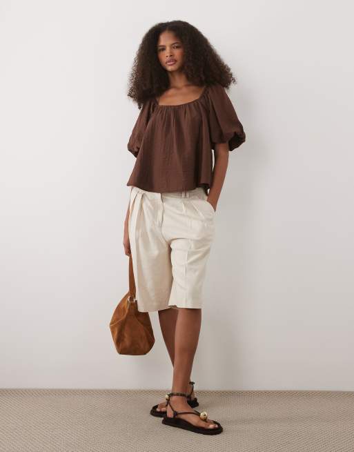 New Look – Bluse in Dunkelbraun mit Knitterstruktur, eckigem Ausschnitt und Puffärmeln, 3 von 4