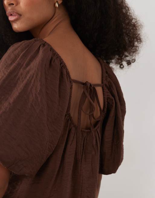 New Look – Bluse in Dunkelbraun mit Knitterstruktur, eckigem Ausschnitt und Puffärmeln, 4 von 4