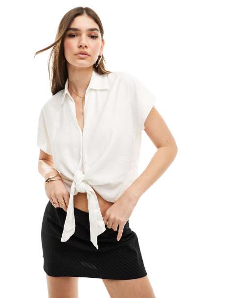 New Look – Bluse in gebrochenem Weiß aus Leinenmix mit Binde-Design vorn - view 1