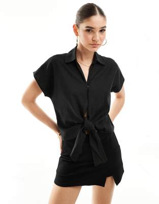 Thumbnail - New Look - Bluse in Schwarz mit Leinenoptik und Binde-Design vorn