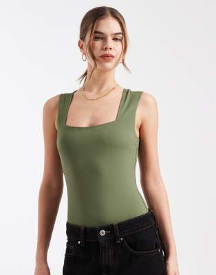 New Look - Body in Khaki mit eckigem Ausschnitt-Grün