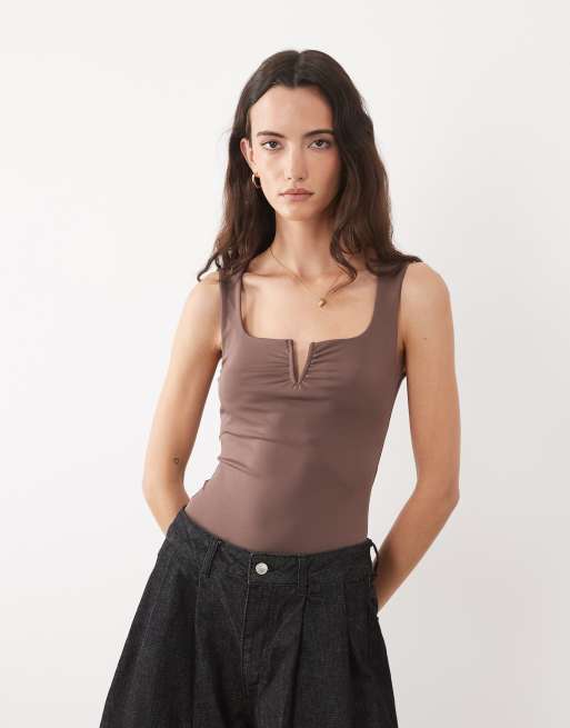 New Look - Body marrone scuro con scollo squadrato e intaglio