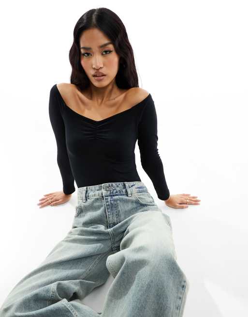 New Look - Body nero arricciato sul davanti con scollo Bardot