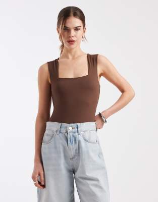 New Look - Bodysuit in Braun mit eckigem Ausschnitt-Brown