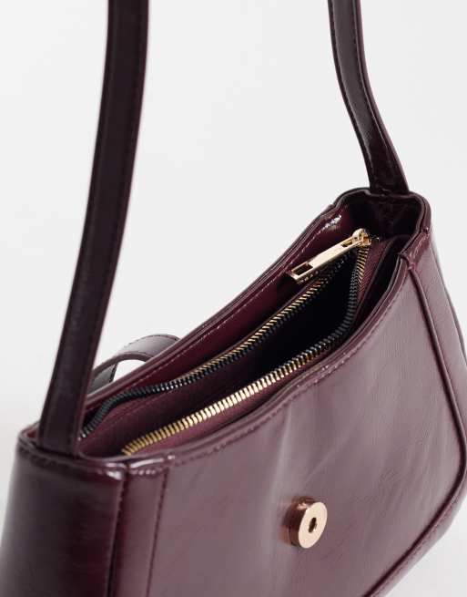 New Look bolso de hombro con detalle de hebilla efecto cocodrilo en burdeos, 2 de 4