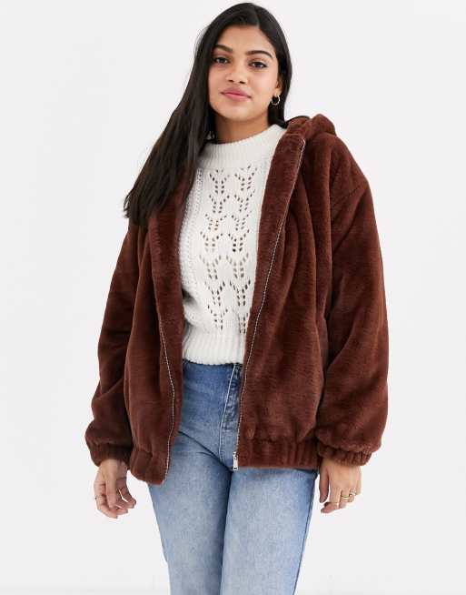 New Look - Bomber à capuche en fausse fourrure - Marron foncé
