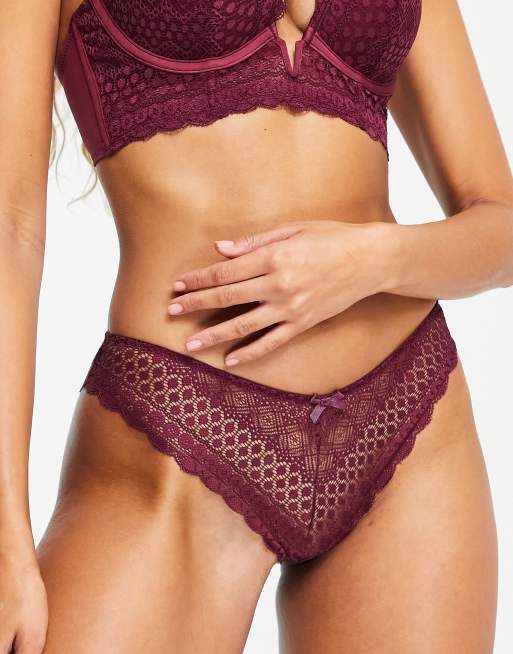 New Look – Bordowe brazylijskie figi z koronki