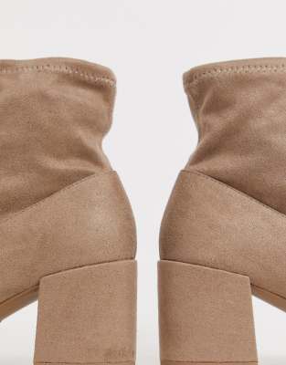 look avec bottines chaussettes
