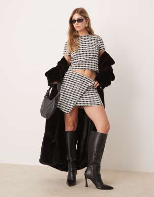 [New Look] New Look boucle wrap mini skirt in black check (part of a set) 6 09-Black Pattern