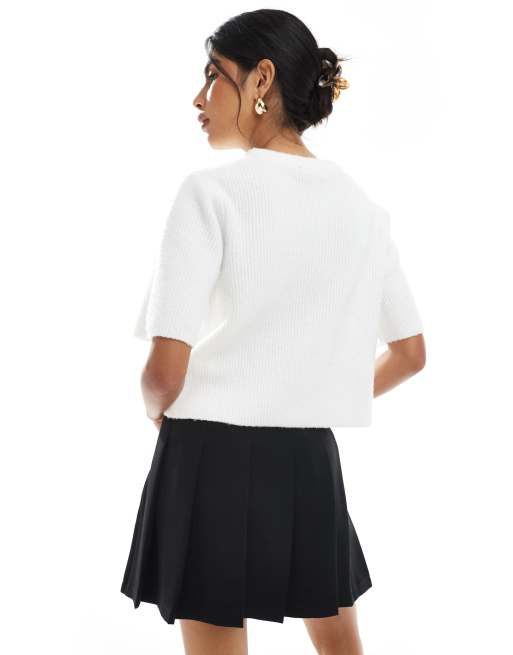 New Look box pleat mini skirt in black, 2 of 5