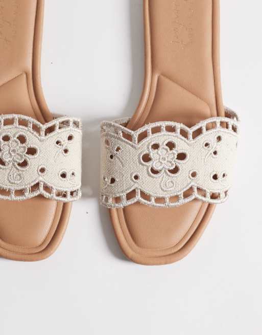 New Look broderie anglaise sandals in cream, 4 of 4