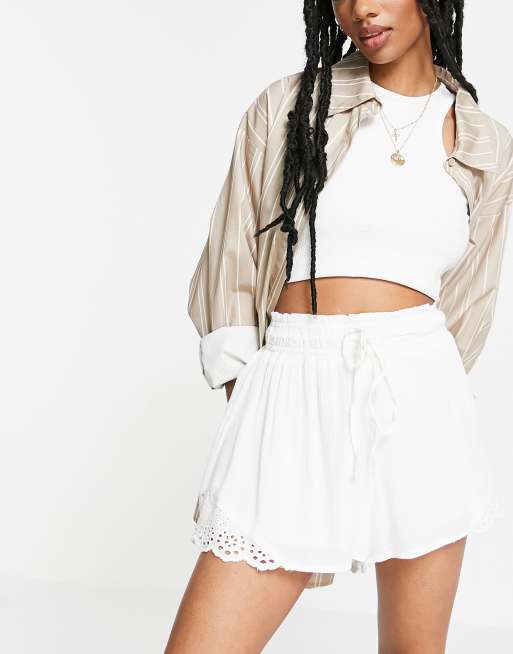 New Look broderie detail beach shorts in white, 3 of 4