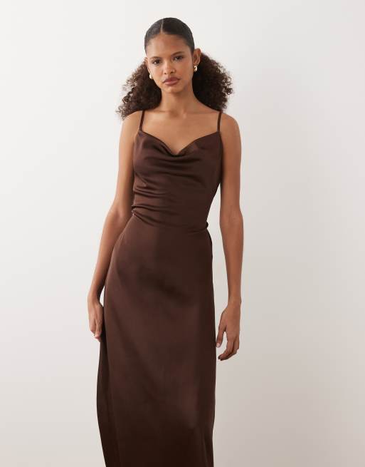 New Look – Brun midiklänning i satin med draperad ringning, 2 av 4