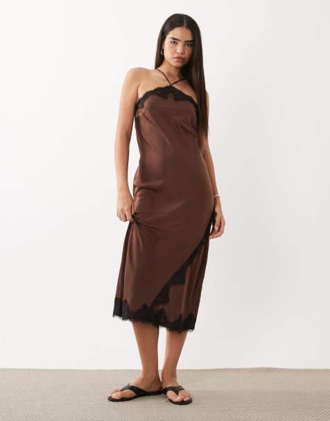 New Look – Brun midiklänning i satin och spets med asymmetrisk halterneck - view 1