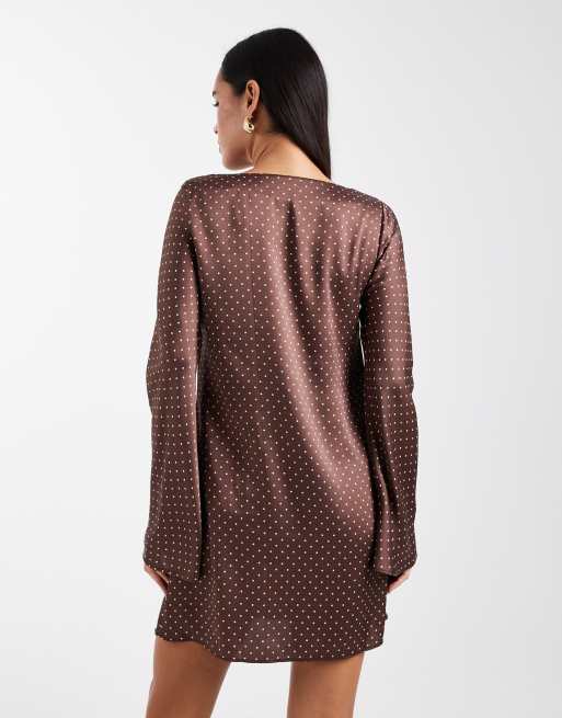 New Look – Brun, prickig miniklänning i satin med långa ärmar, 3 av 4