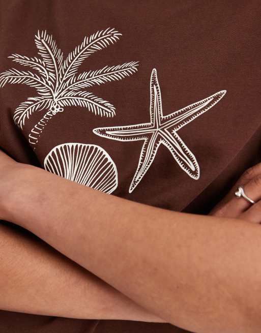 New Look – Brun t-shirt i girlfriend-modell med palmtryck, 2 av 4